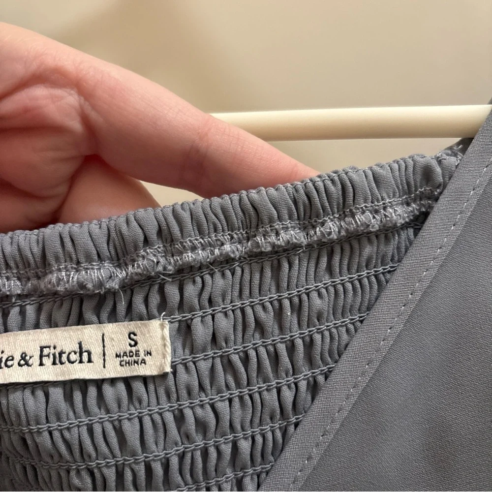Abercrombie & Fitch Gray ruched Front Long Sleeve Top Size Small Elegant Chic - Picture 4 of 5